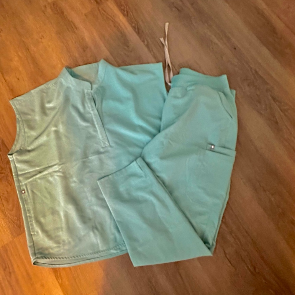 Figs Technical Collection XXL scrub set in Sea Glass